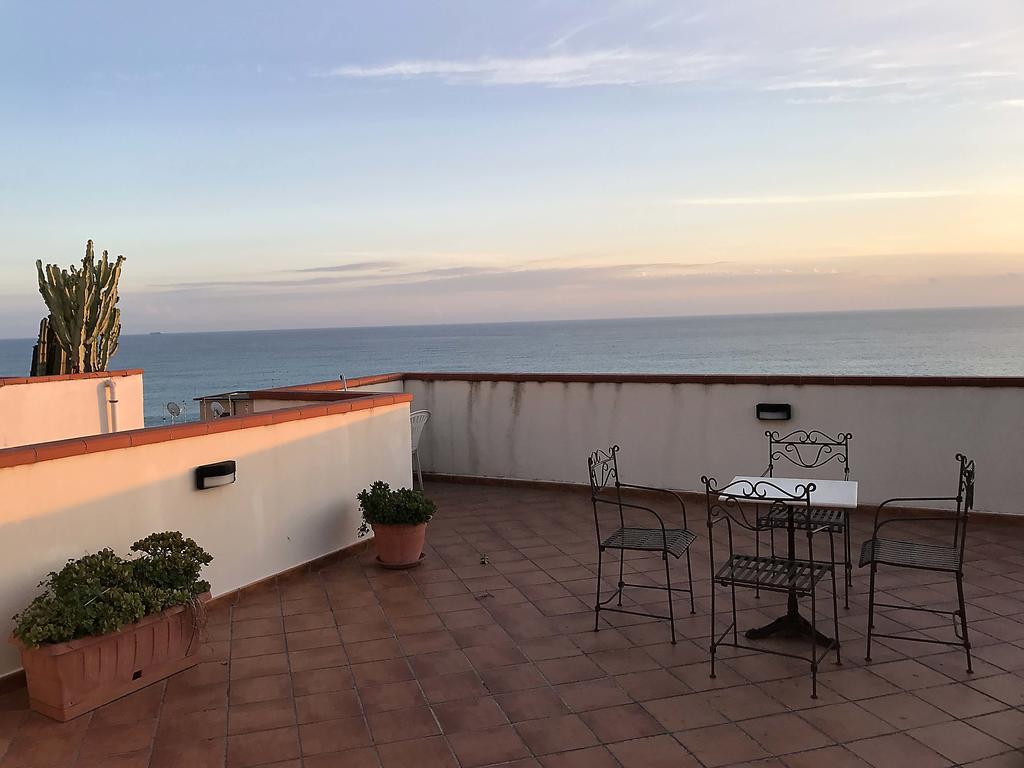 Terrazze Sul Mare Melito Di Porto Salvo Hotel Bagian luar foto