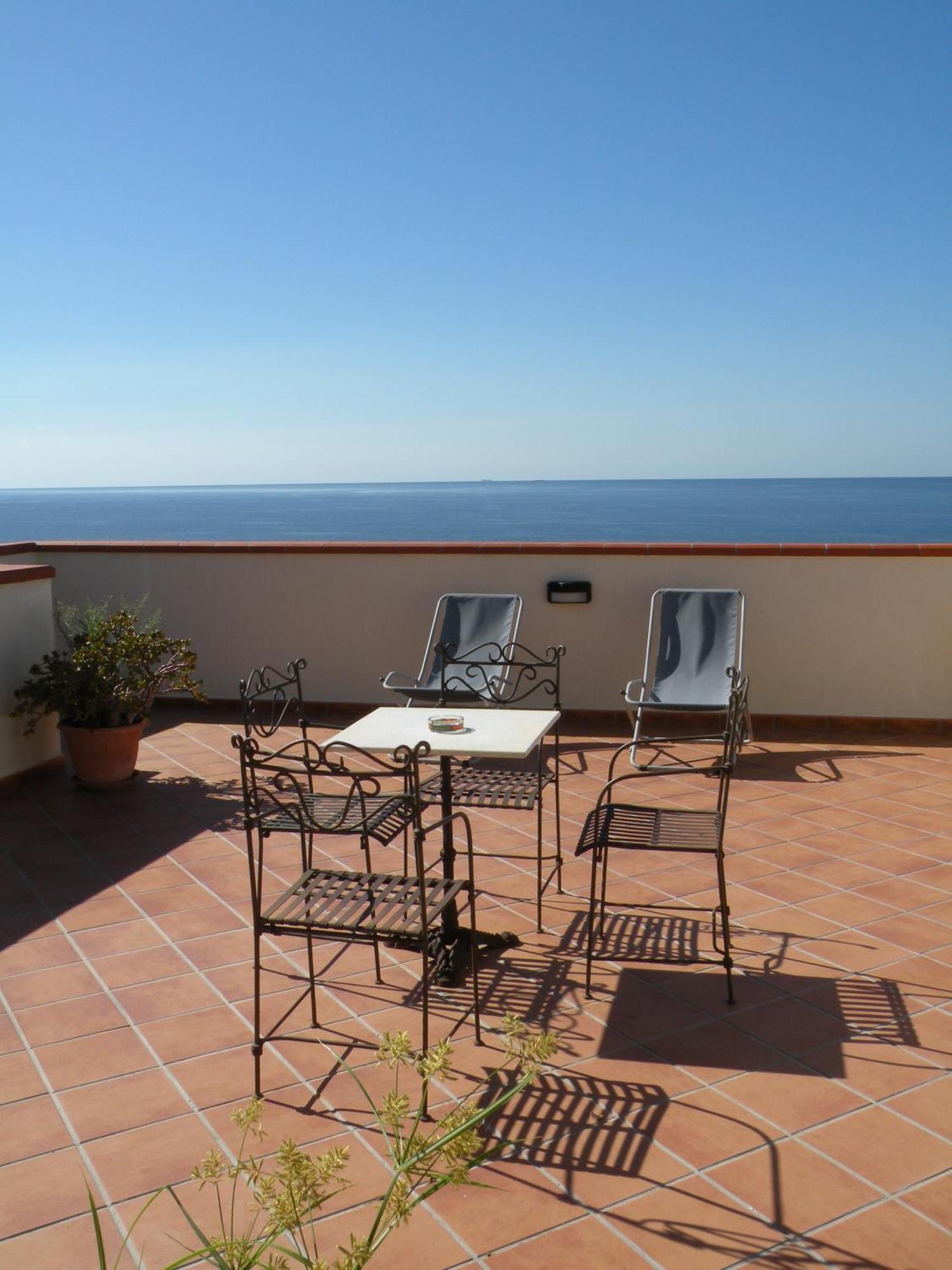 Terrazze Sul Mare Melito Di Porto Salvo Hotel Bagian luar foto